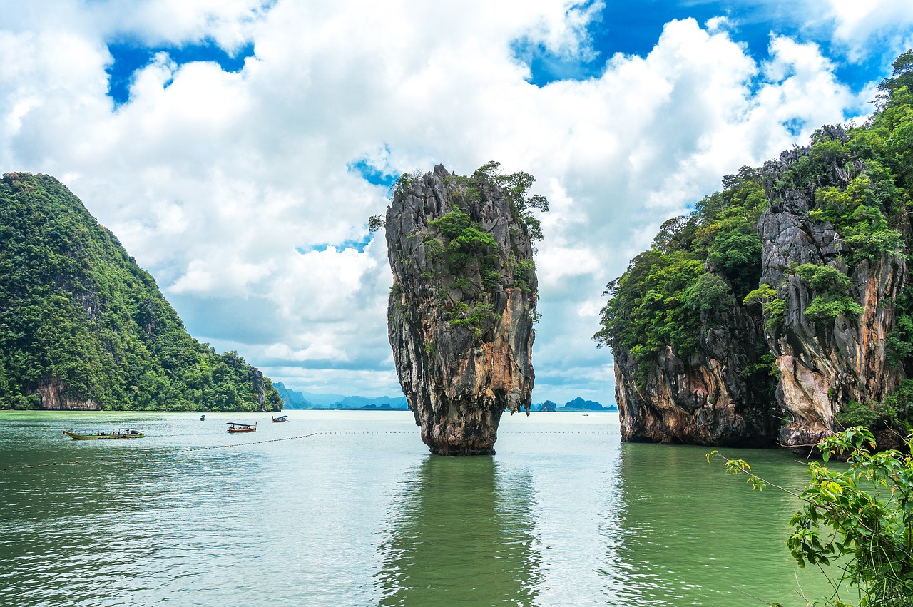 limestone-cliff-1792047_1280.jpg